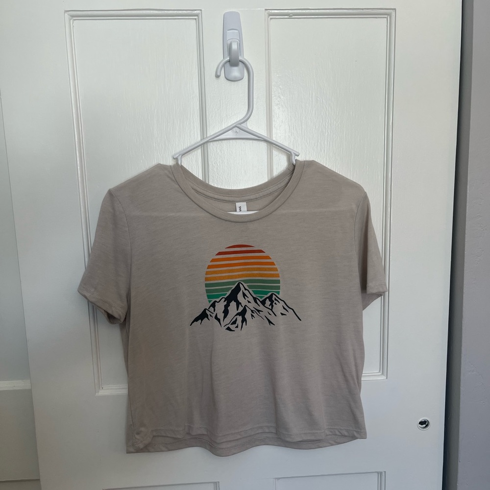 Mountains Sun Cropped Tee